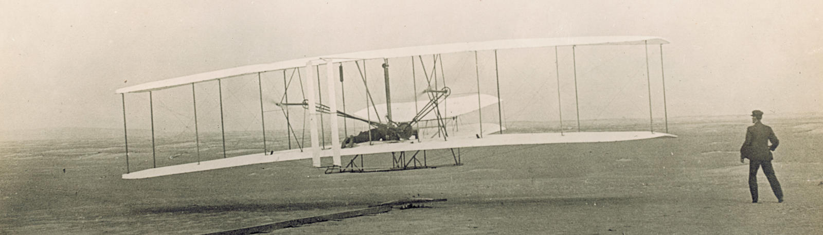 photo of the wright brothers first flight