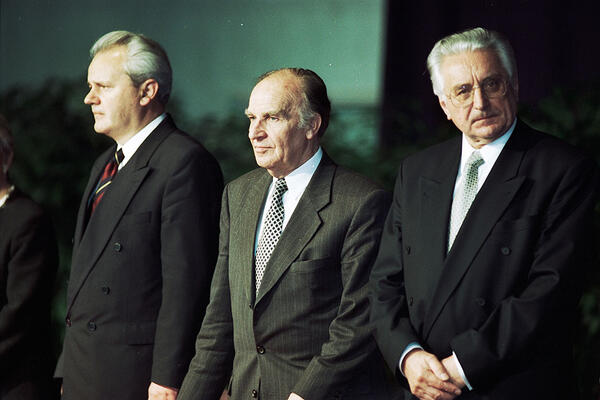 Serbian President Slobodan Milošević, Bosnian President Alija Izetbegović, and Croatian President Franjo Tuđman stand together at the Dayton Peace Accords signing event.