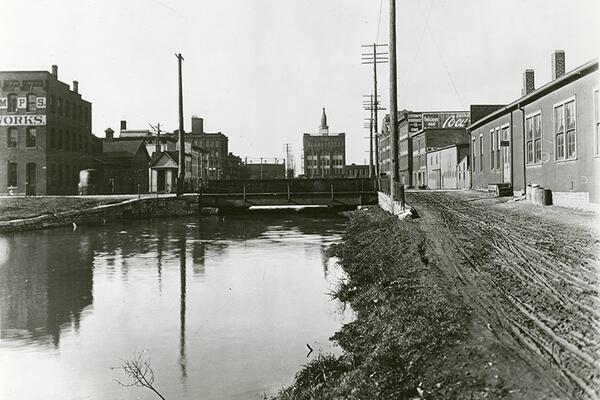 Miami-Erie Canal bridge at Second Street, Dayton (1911)