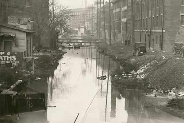 [Miami-Erie Canal near Lowe Bros. Paint and Delco, Dayton] 